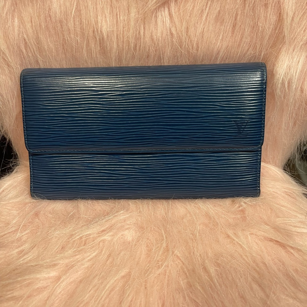 Louis Vuitton Epi wallet - authentic